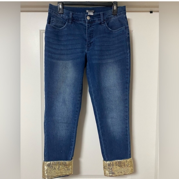 VENUS Denim - NWOT VENUS CAPRI JEANS WITH SEQUENCE GOLD CUFF